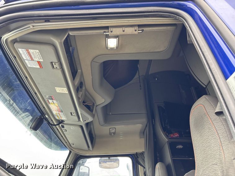 image for item YA2224 2020 Volvo VNL semi truck