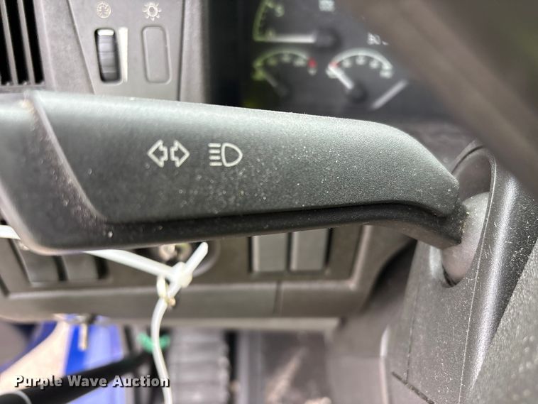 image for item YA2224 2020 Volvo VNL semi truck