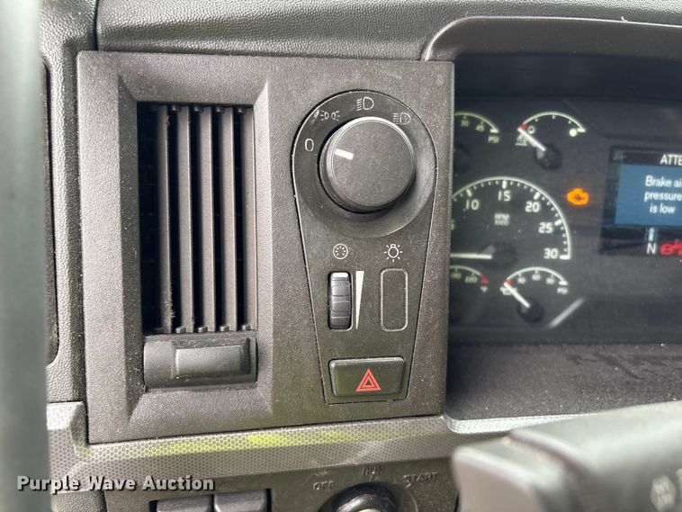 image for item YA2224 2020 Volvo VNL semi truck