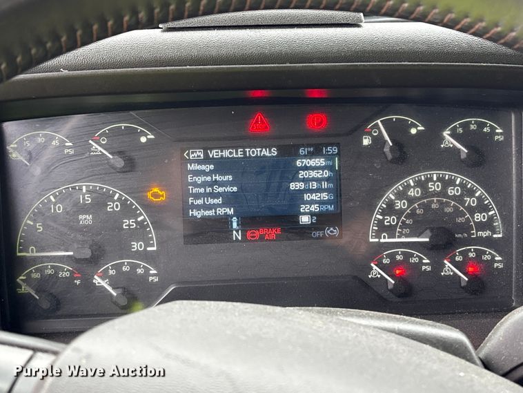 image for item YA2224 2020 Volvo VNL semi truck