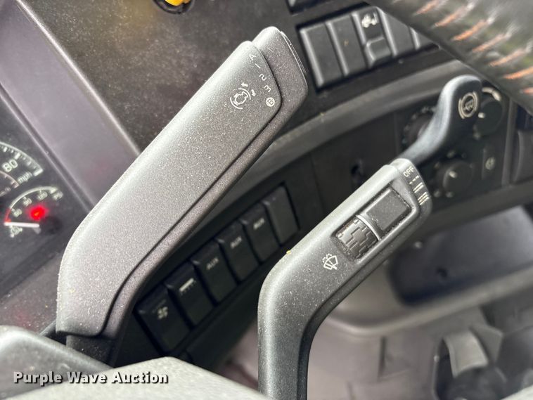 image for item YA2224 2020 Volvo VNL semi truck