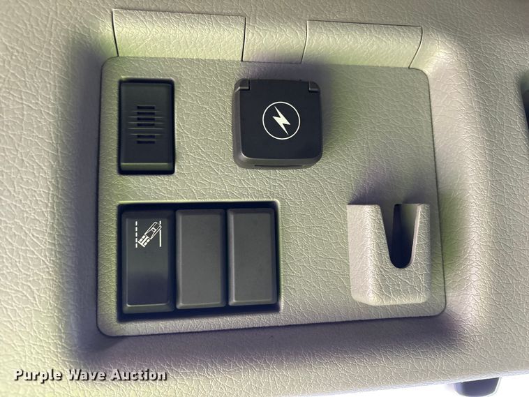 image for item YA2224 2020 Volvo VNL semi truck