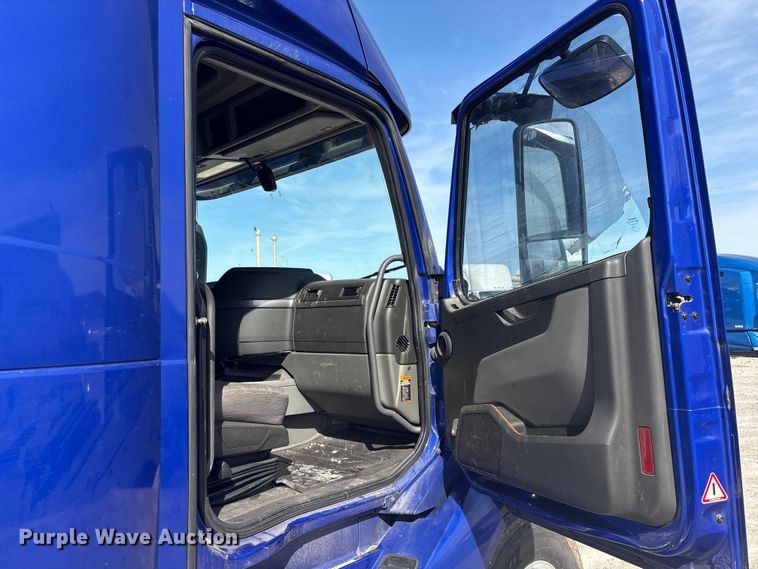 image for item YA2224 2020 Volvo VNL semi truck