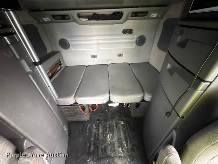 image for item YA2224 2020 Volvo VNL semi truck