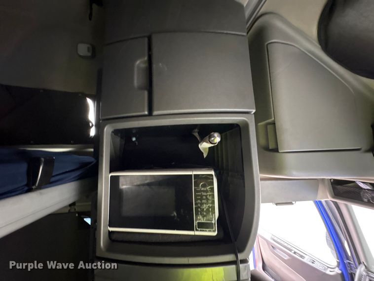 image for item YA2224 2020 Volvo VNL semi truck