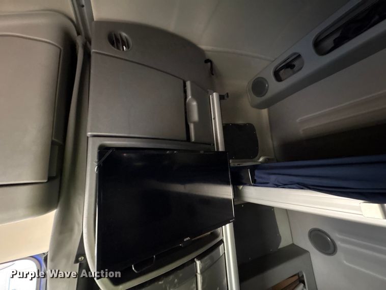 image for item YA2224 2020 Volvo VNL semi truck