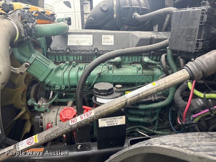 image for item YA2224 2020 Volvo VNL semi truck