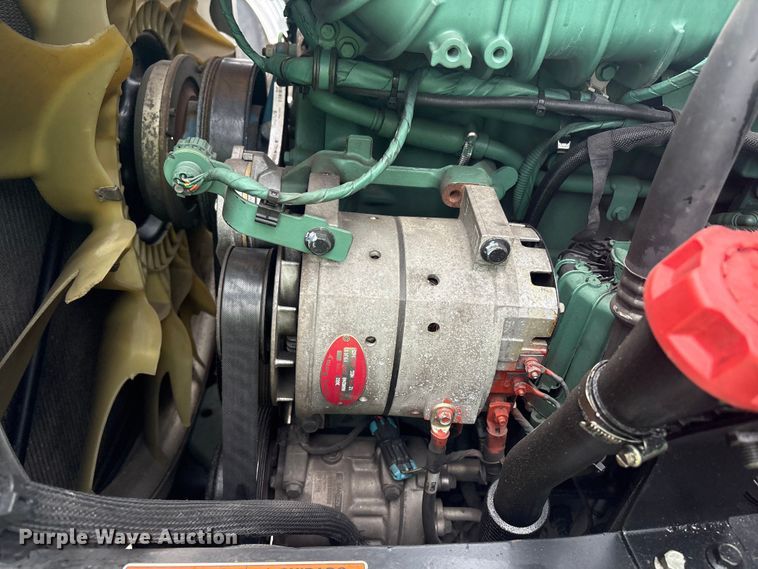 image for item YA2224 2020 Volvo VNL semi truck