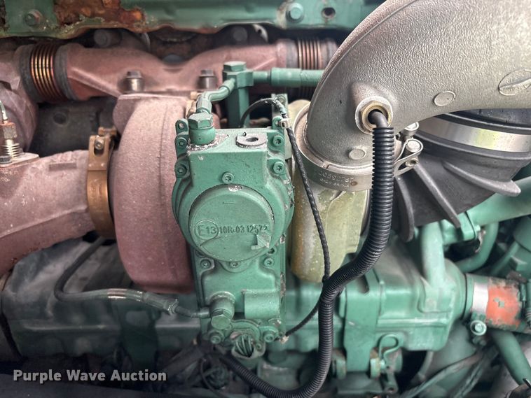 image for item YA2224 2020 Volvo VNL semi truck