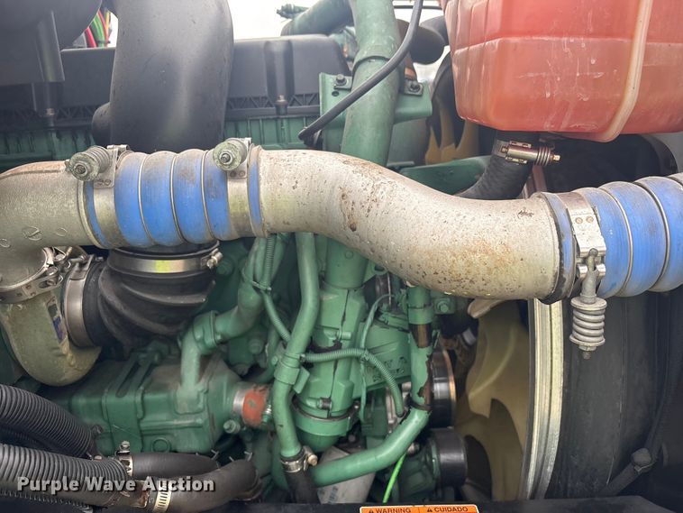 image for item YA2224 2020 Volvo VNL semi truck