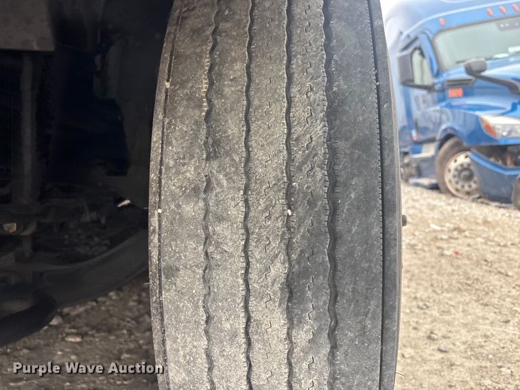 image for item YA2224 2020 Volvo VNL semi truck