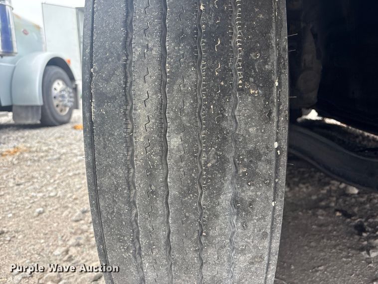 image for item YA2224 2020 Volvo VNL semi truck