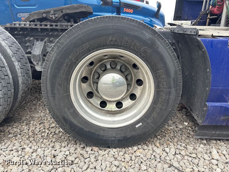 image for item YA2224 2020 Volvo VNL semi truck