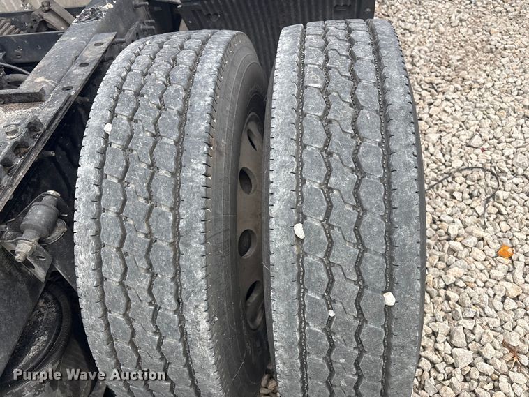 image for item YA2224 2020 Volvo VNL semi truck