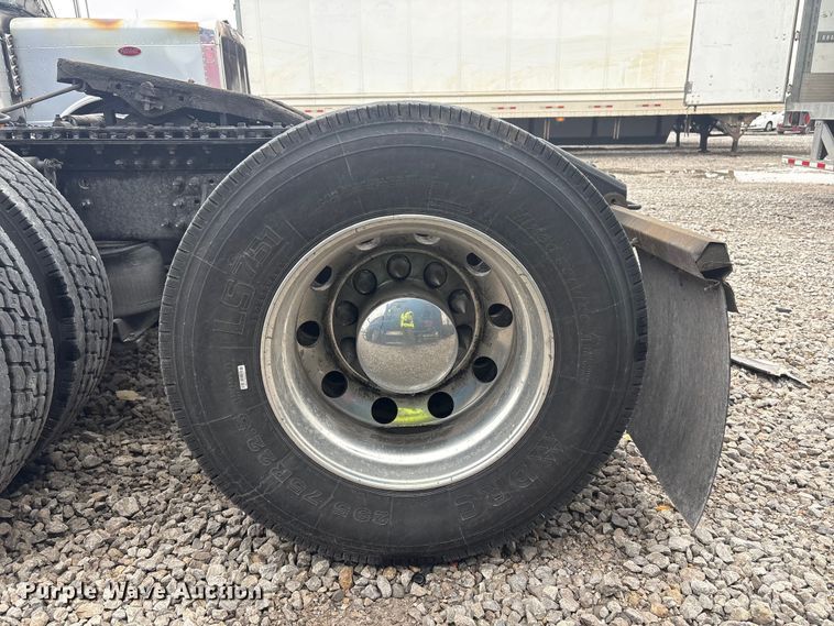 image for item YA2224 2020 Volvo VNL semi truck