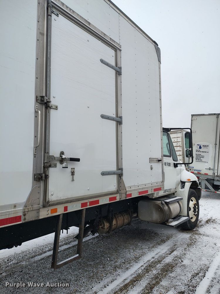 image for item YA2244 2018 International 4300 box truck