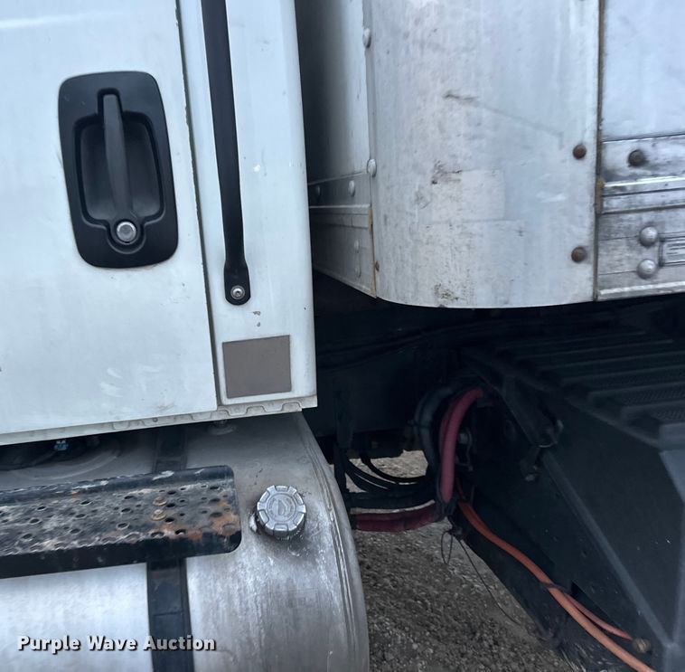 image for item YA2244 2018 International 4300 box truck