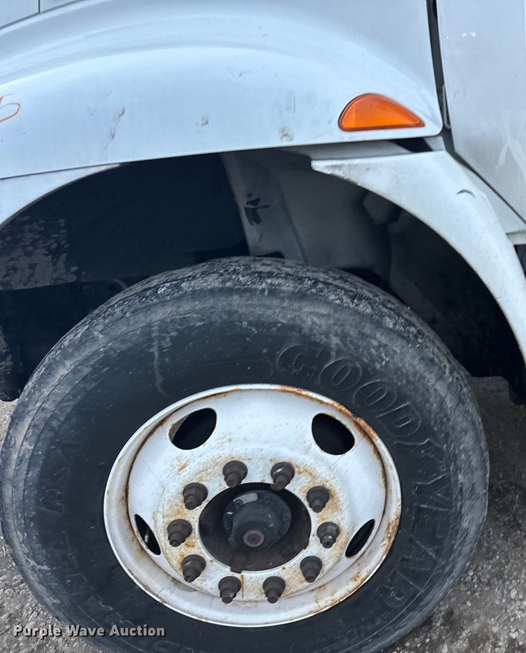 image for item YA2244 2018 International 4300 box truck