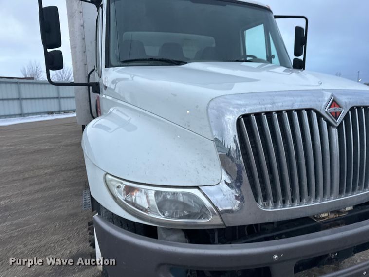 image for item YA2244 2018 International 4300 box truck