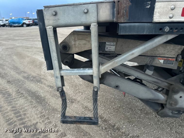 image for item YA2244 2018 International 4300 box truck