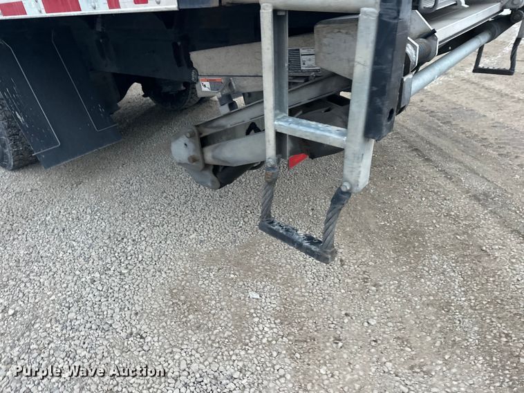 image for item YA2244 2018 International 4300 box truck