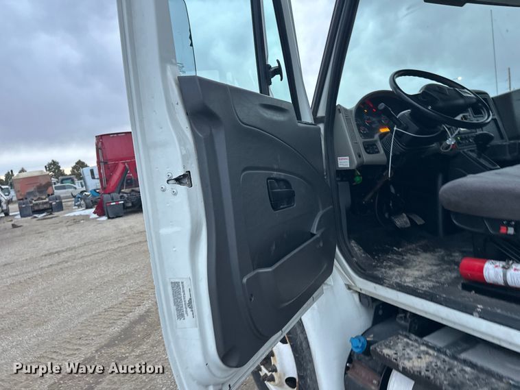 image for item YA2244 2018 International 4300 box truck