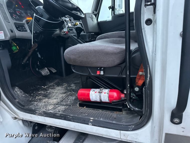 image for item YA2244 2018 International 4300 box truck