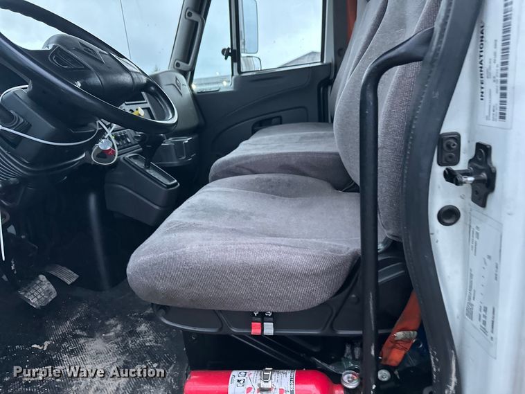 image for item YA2244 2018 International 4300 box truck