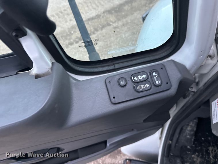 image for item YA2244 2018 International 4300 box truck