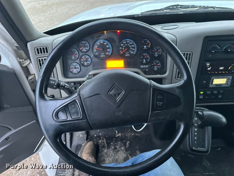 image for item YA2244 2018 International 4300 box truck