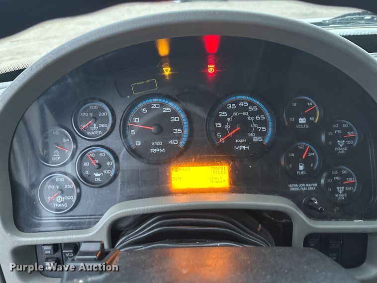 image for item YA2244 2018 International 4300 box truck