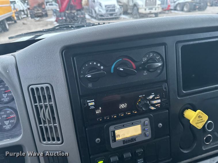 image for item YA2244 2018 International 4300 box truck