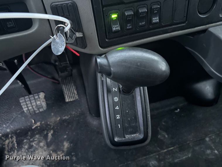 image for item YA2244 2018 International 4300 box truck