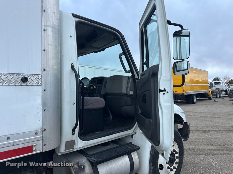 image for item YA2244 2018 International 4300 box truck