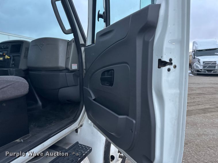 image for item YA2244 2018 International 4300 box truck