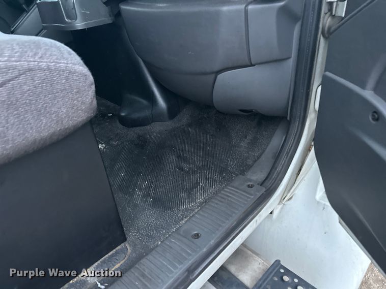 image for item YA2244 2018 International 4300 box truck