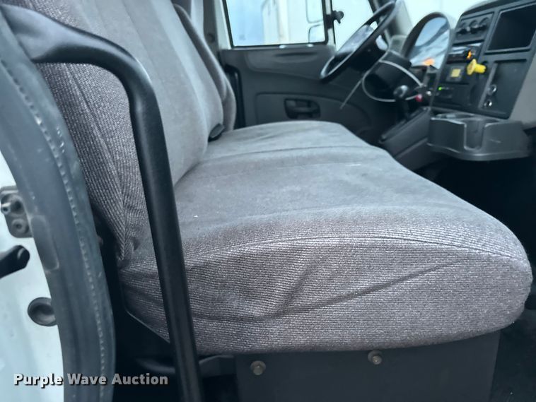 image for item YA2244 2018 International 4300 box truck