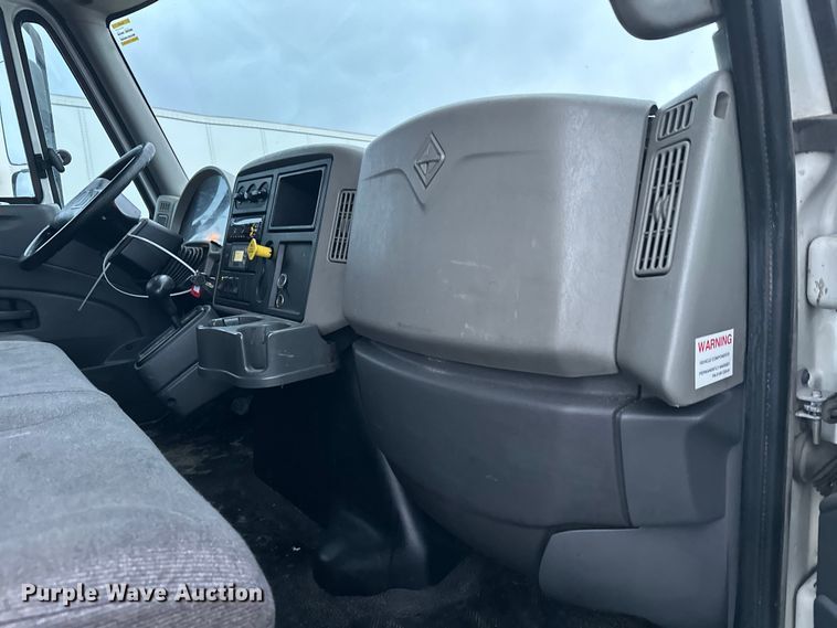 image for item YA2244 2018 International 4300 box truck