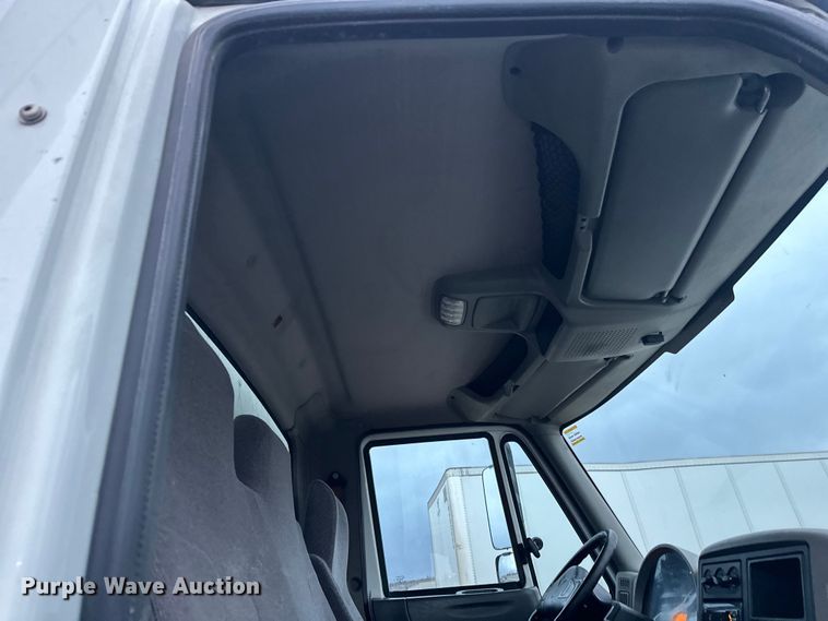 image for item YA2244 2018 International 4300 box truck