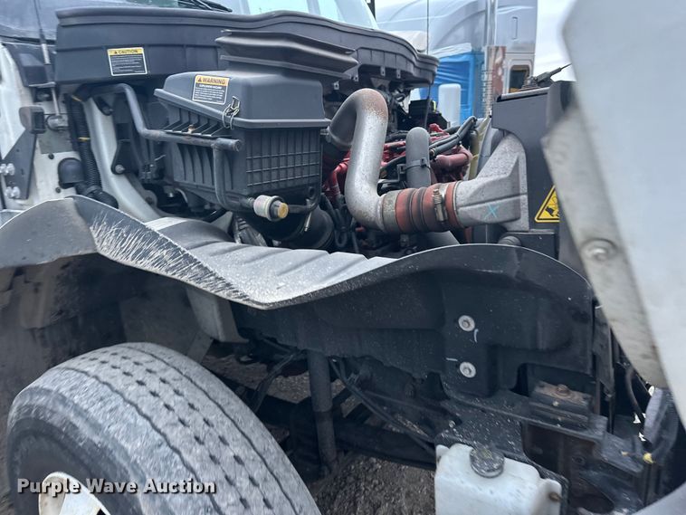 image for item YA2244 2018 International 4300 box truck