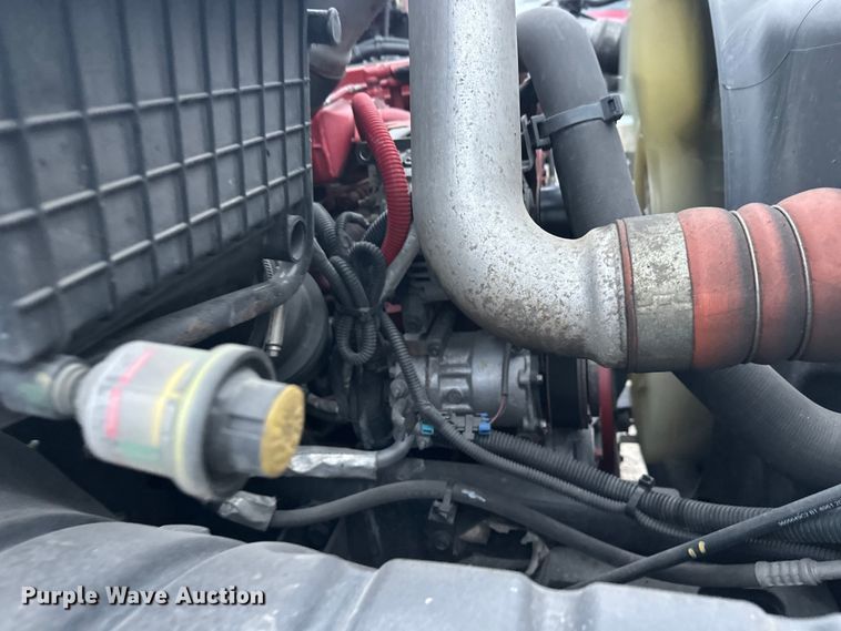 image for item YA2244 2018 International 4300 box truck