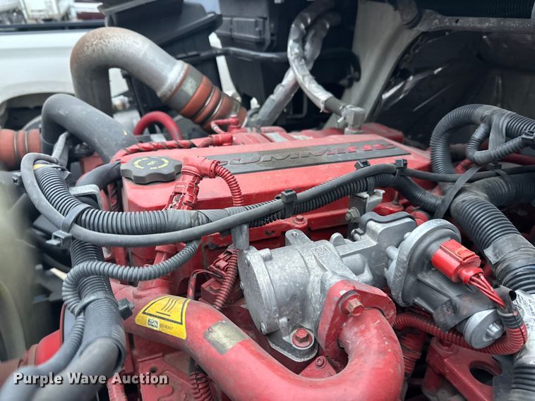 image for item YA2244 2018 International 4300 box truck