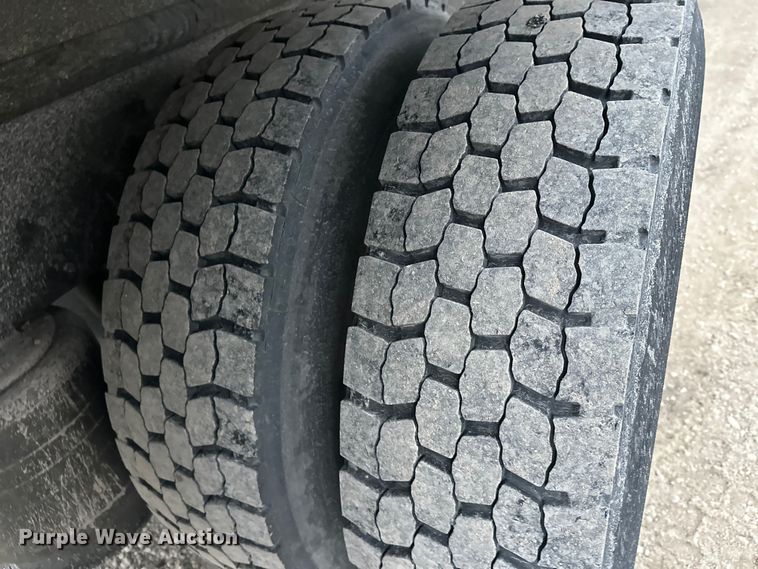 image for item YA2244 2018 International 4300 box truck