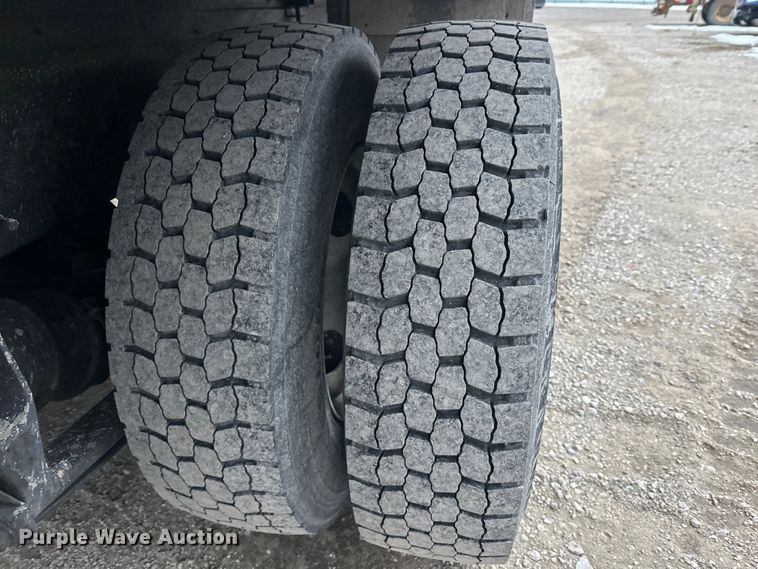 image for item YA2244 2018 International 4300 box truck