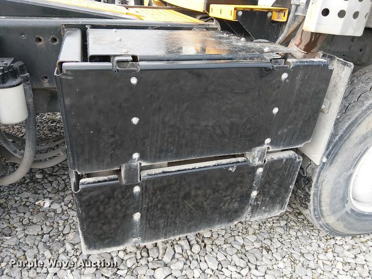 image for item YA2525 2015 Kalmar Ottawa yard truck