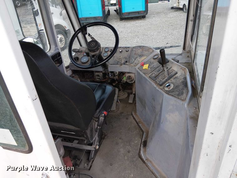 image for item YA2525 2015 Kalmar Ottawa yard truck