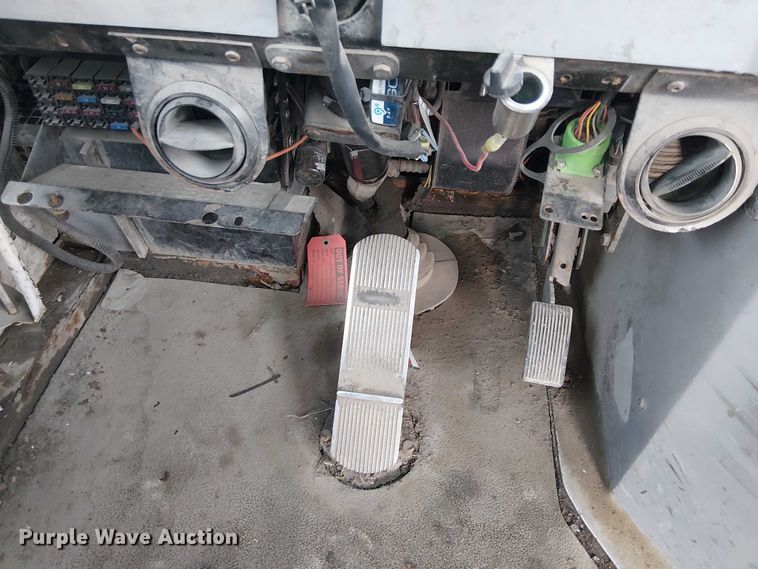 image for item YA2525 2015 Kalmar Ottawa yard truck