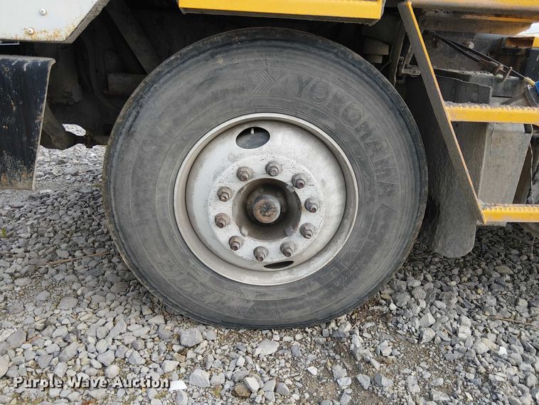 image for item YA2525 2015 Kalmar Ottawa yard truck