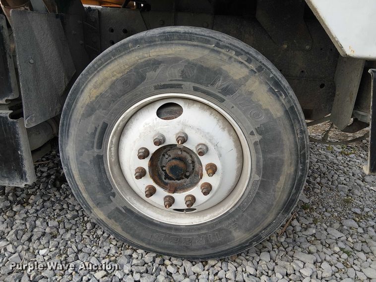 image for item YA2525 2015 Kalmar Ottawa yard truck