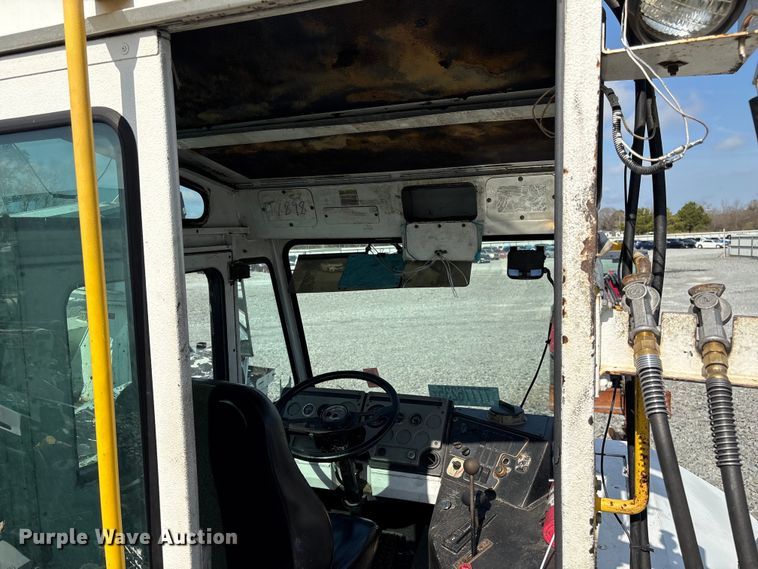 image for item YA2526 2006 Capacity TJ5000 yard truck